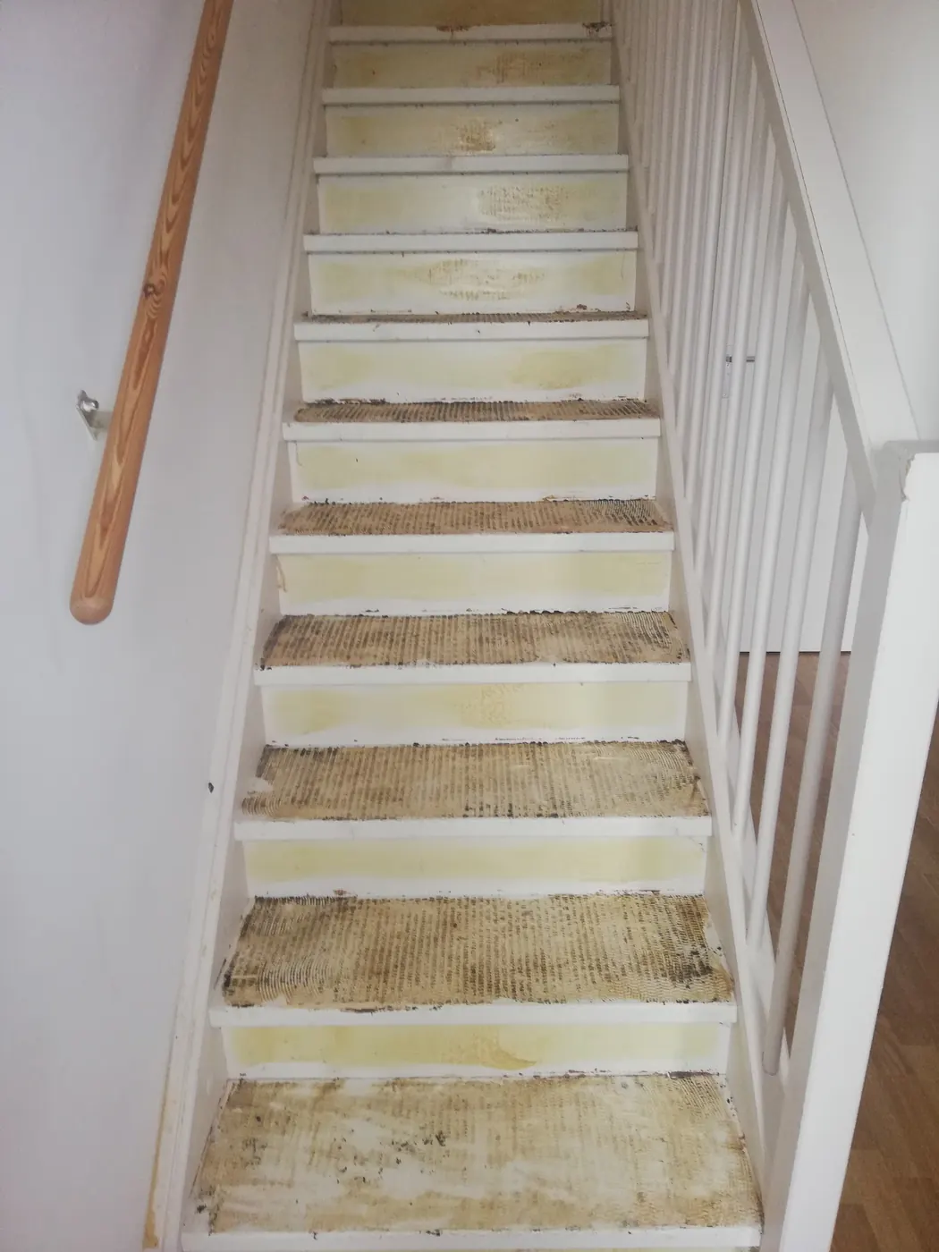 Stripping and priming a staircase, photo 2
