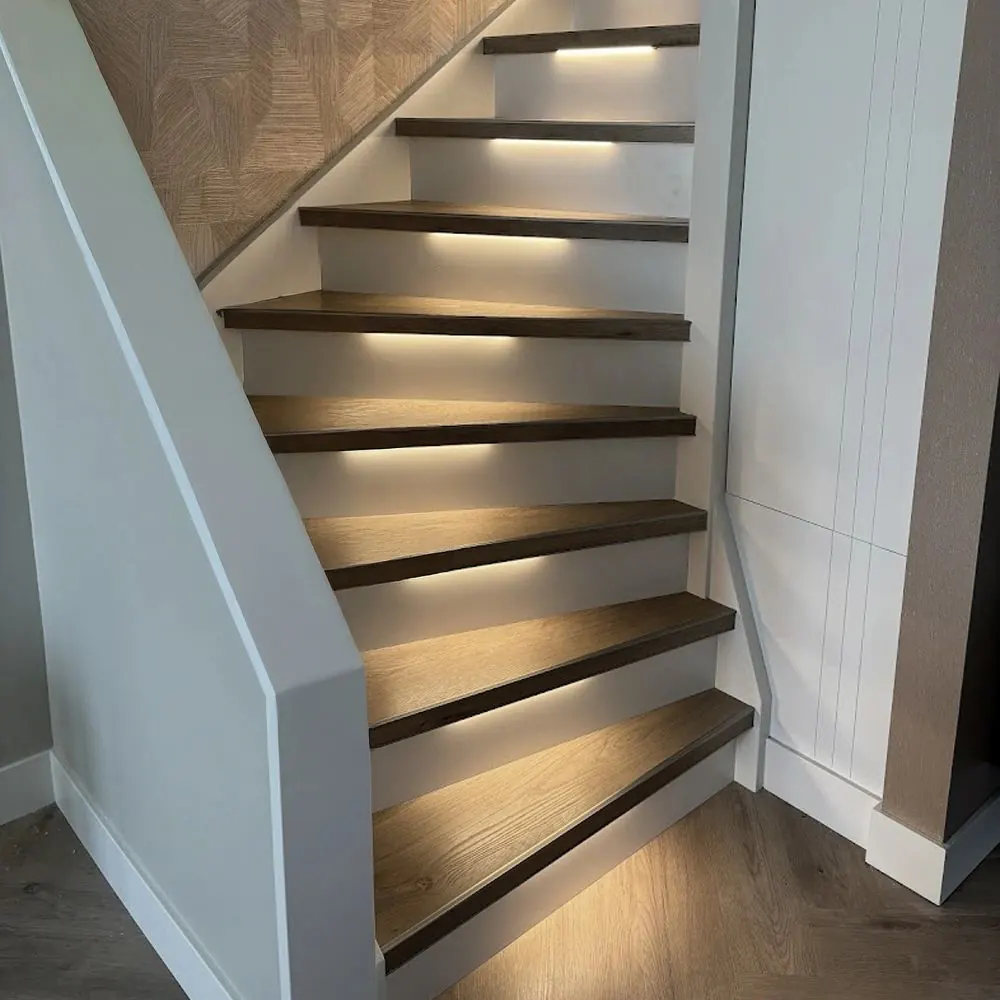 Dynamische LED trapverlichting in koud wit
